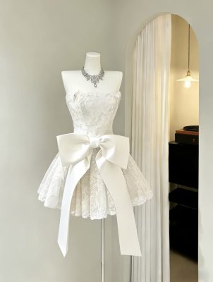Váy ngắn nơ to