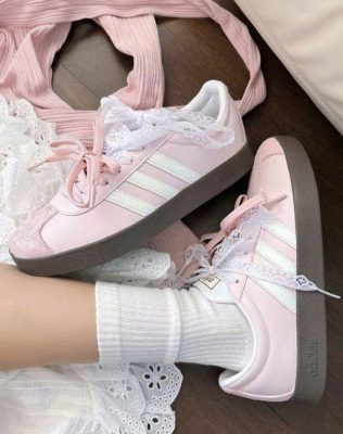 Giày Sneaker Nữ Dễ Phối Đồ Cho Mọi Phong Cách
